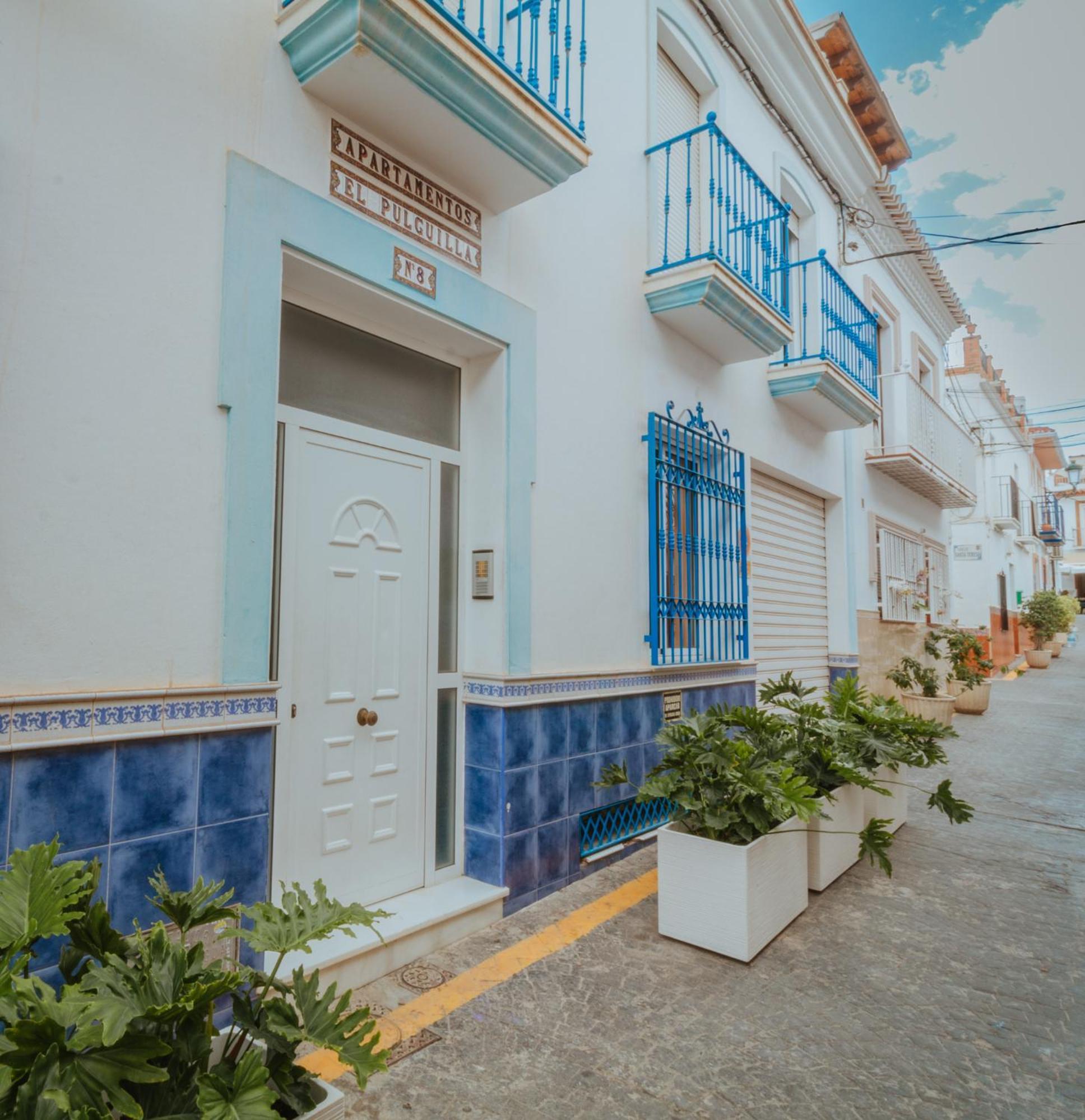 Las Flores Apartments Нерха Экстерьер фото
